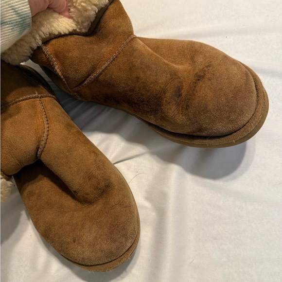 Cozy Tan ugg Boots - Picture 3 of 8